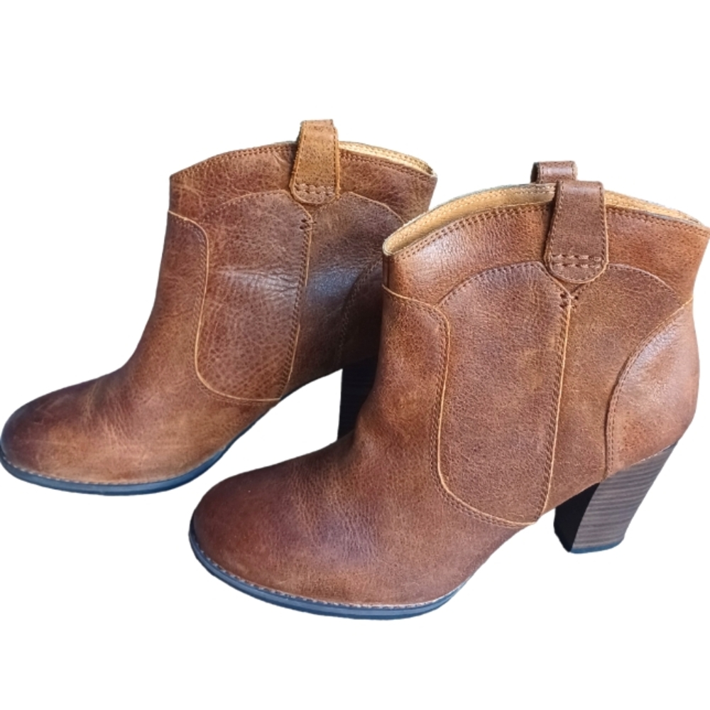 Clarks tan leather western distressed heeled ankle boots sz 7.5